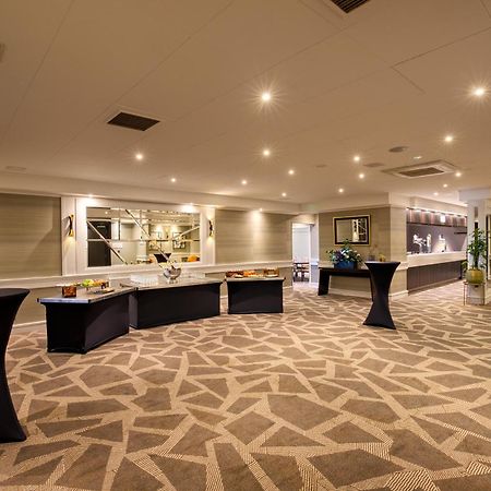 Doubletree By Hilton London Ealing Hotel Ngoại thất bức ảnh