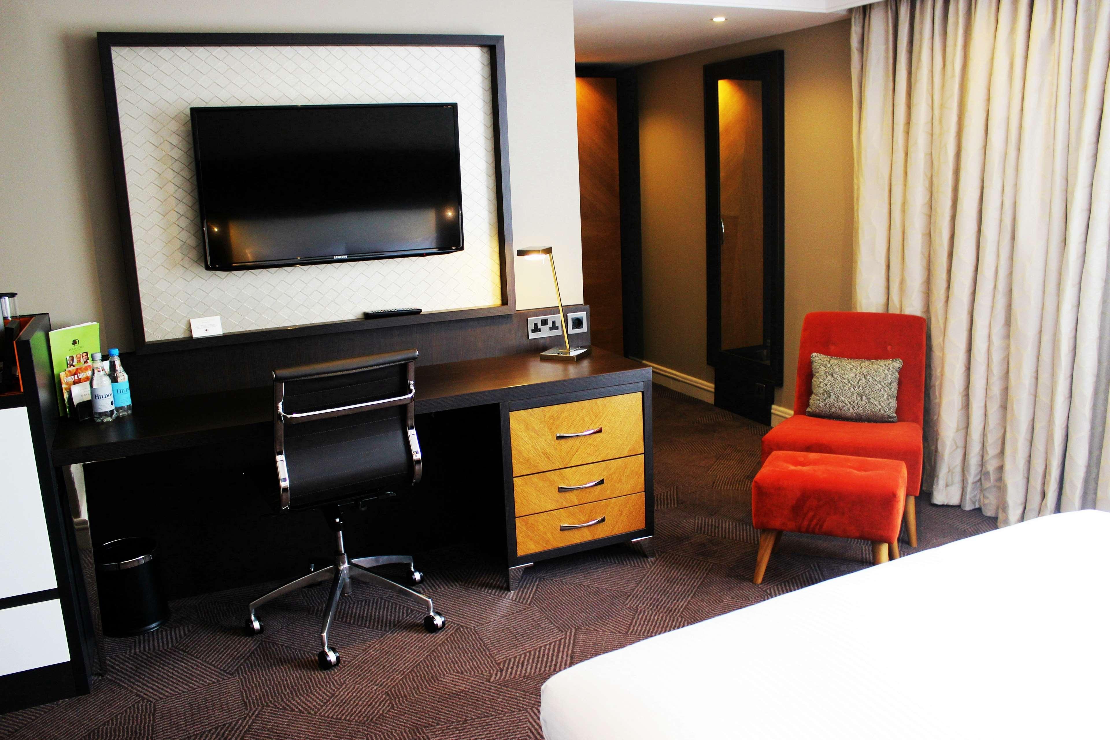 Doubletree By Hilton London Ealing Hotel Ngoại thất bức ảnh