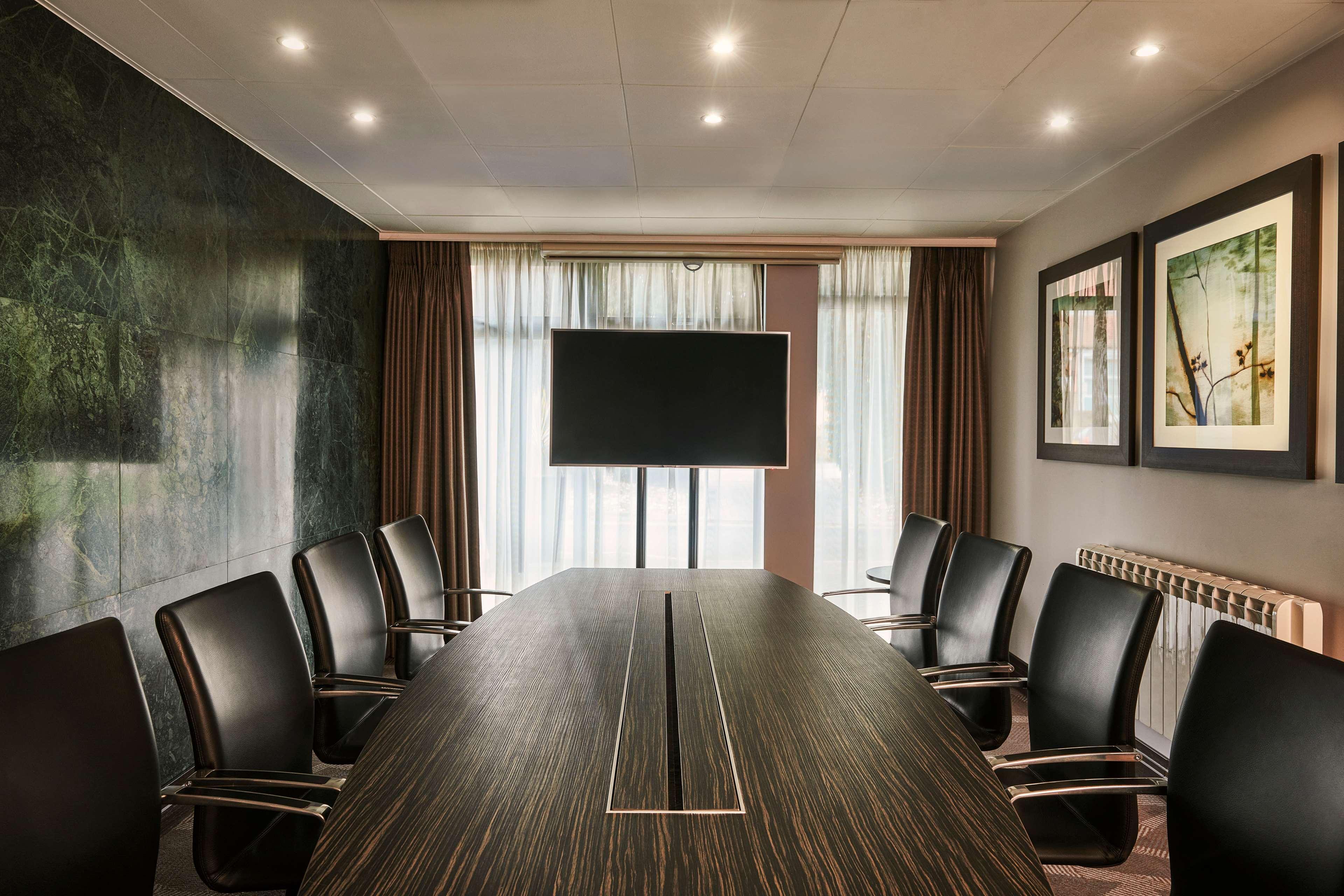 Doubletree By Hilton London Ealing Hotel Ngoại thất bức ảnh