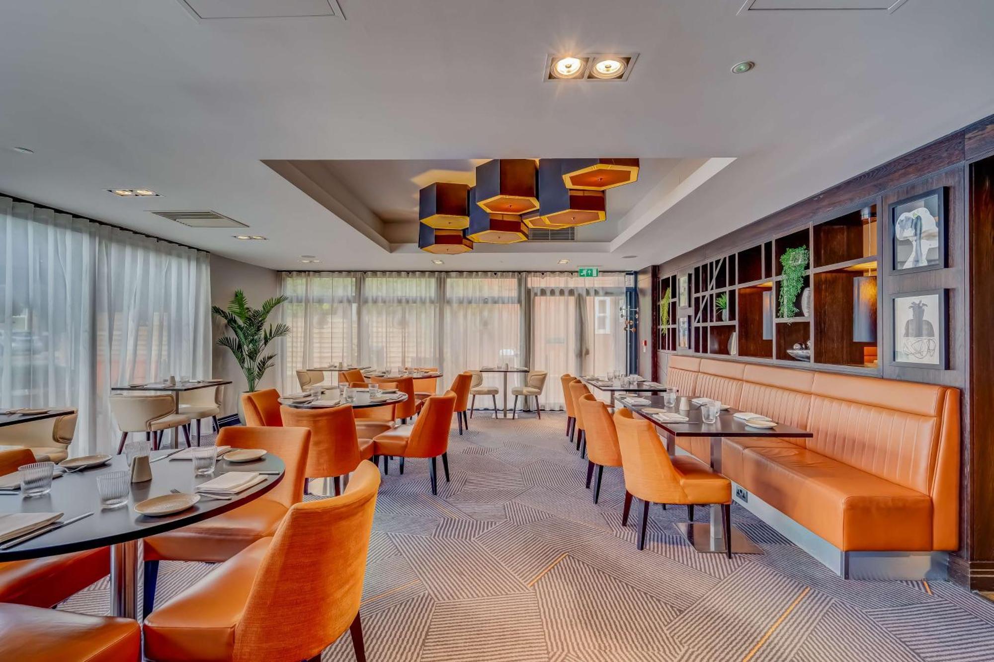 Doubletree By Hilton London Ealing Hotel Ngoại thất bức ảnh