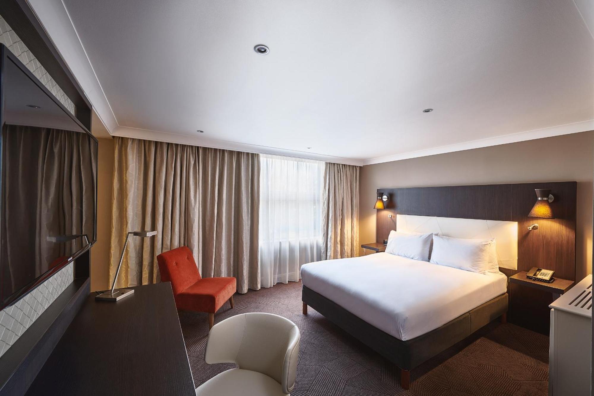 Doubletree By Hilton London Ealing Hotel Ngoại thất bức ảnh