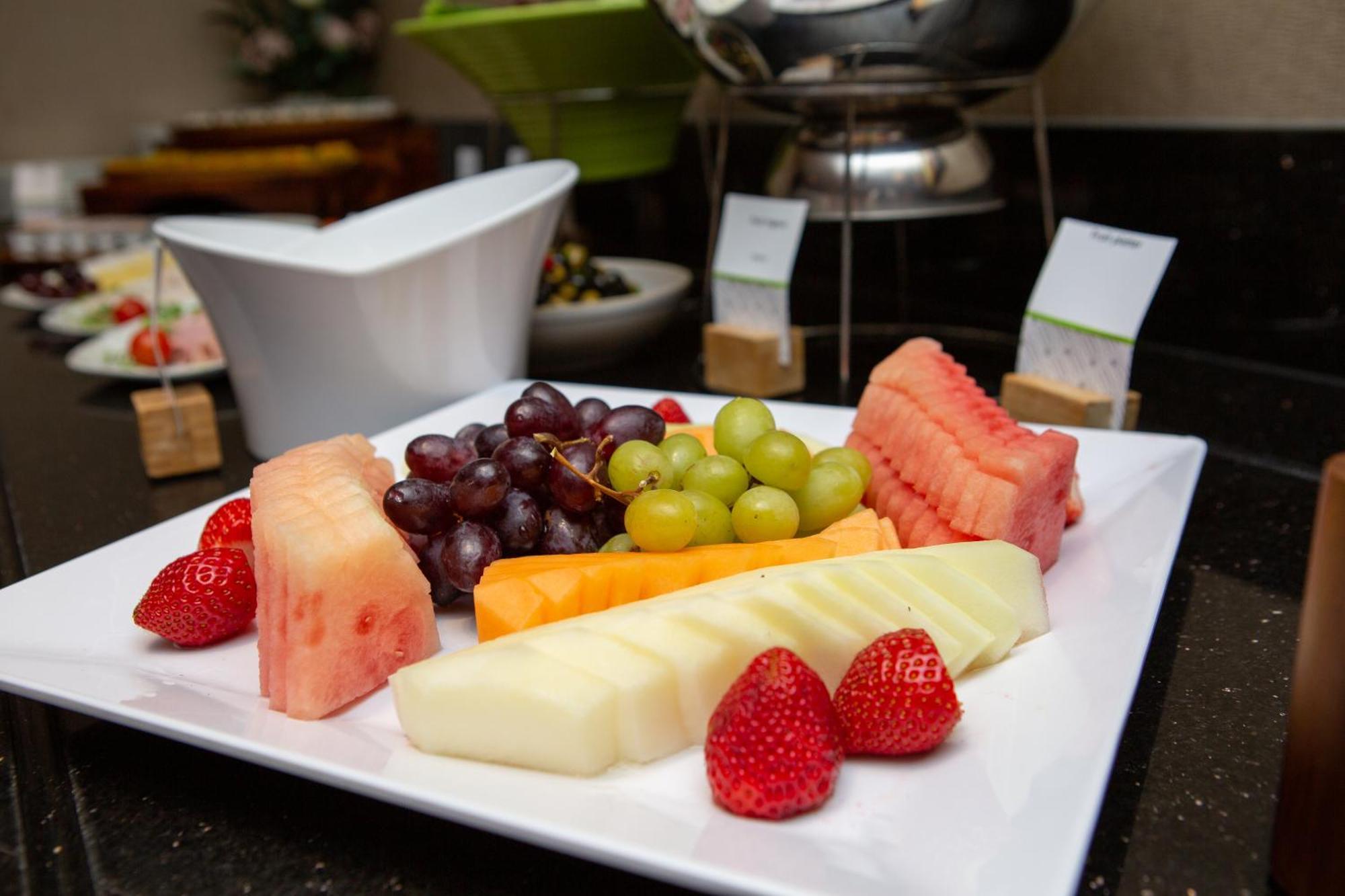 Doubletree By Hilton London Ealing Hotel Ngoại thất bức ảnh