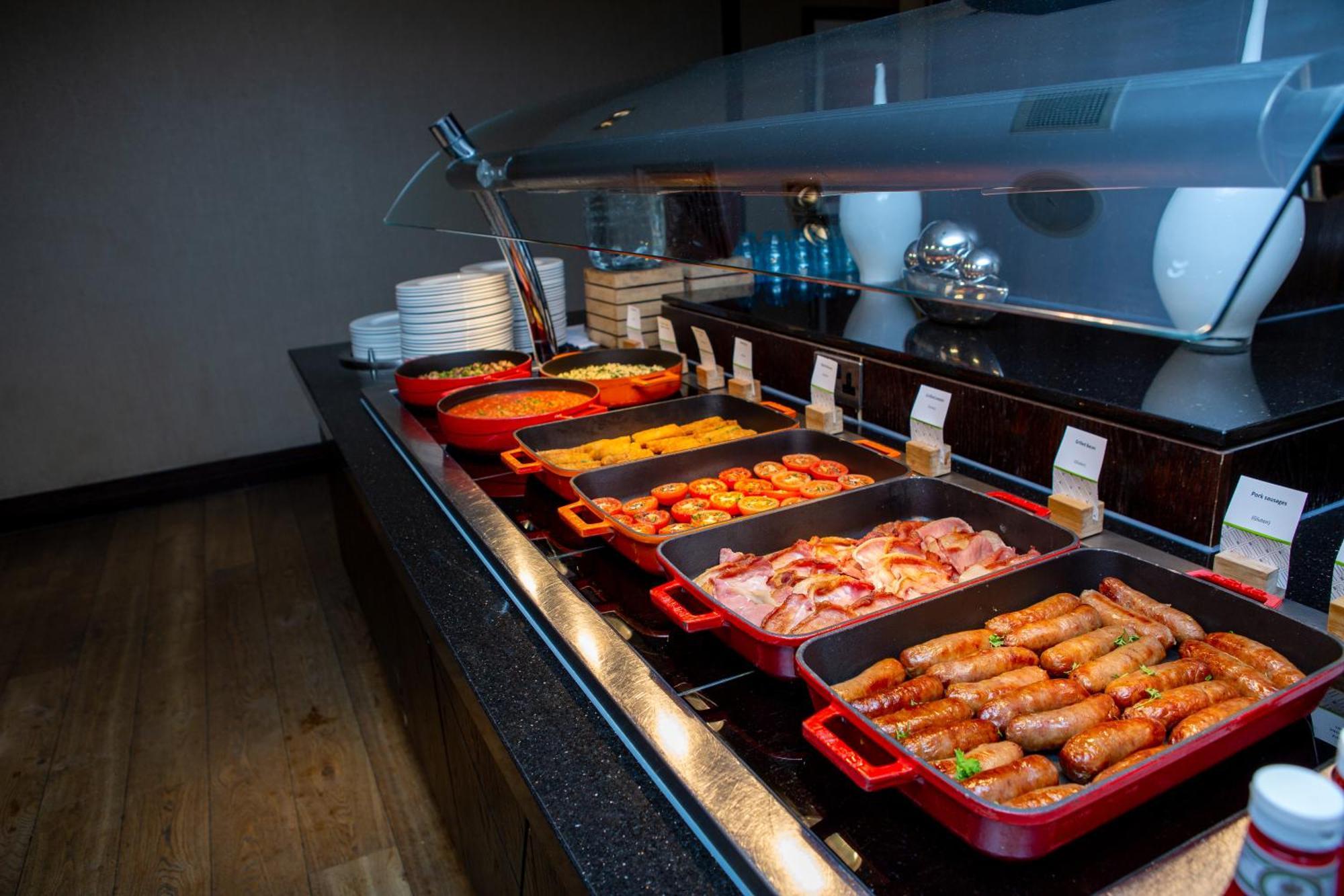 Doubletree By Hilton London Ealing Hotel Ngoại thất bức ảnh