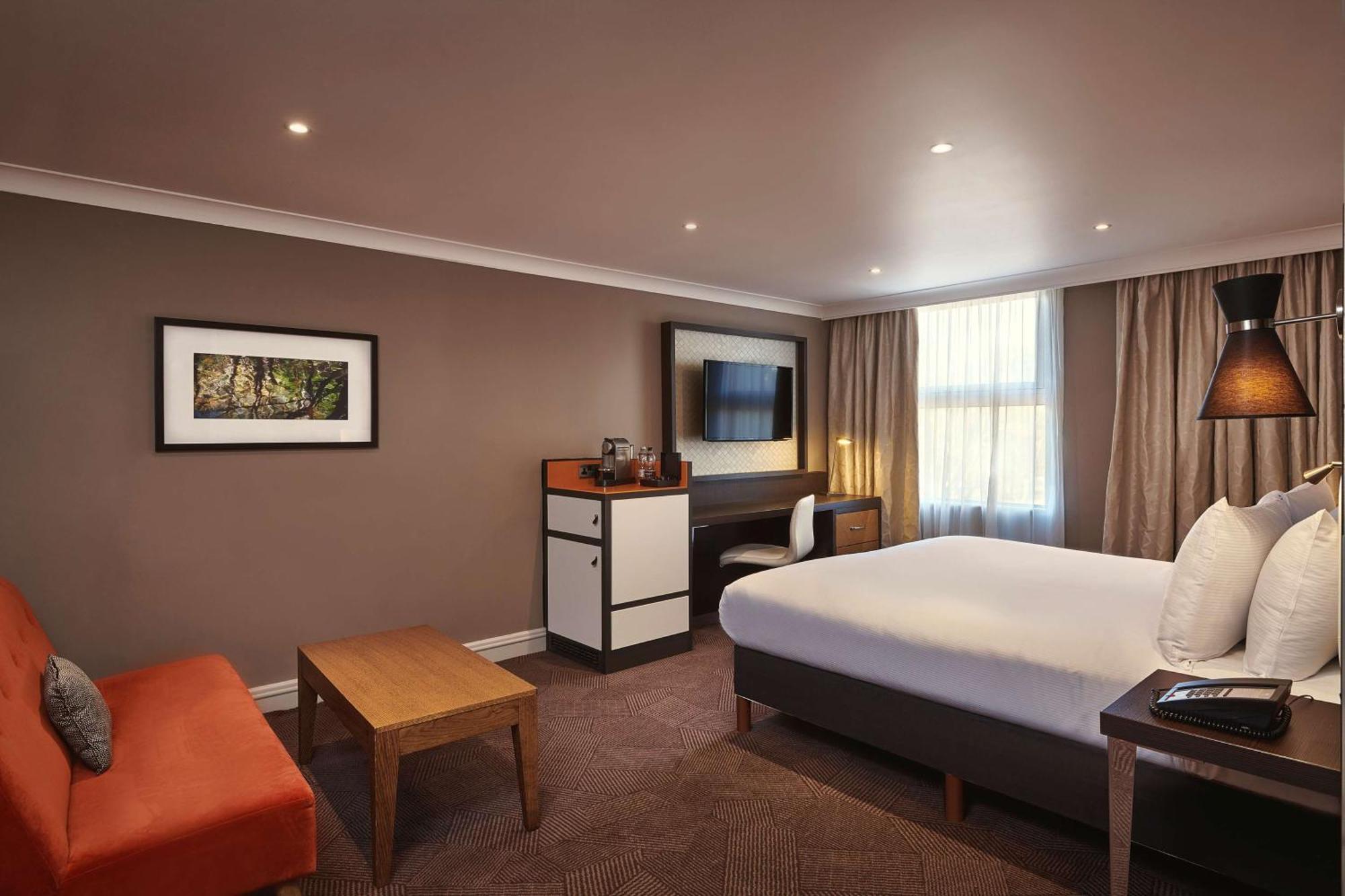 Doubletree By Hilton London Ealing Hotel Ngoại thất bức ảnh