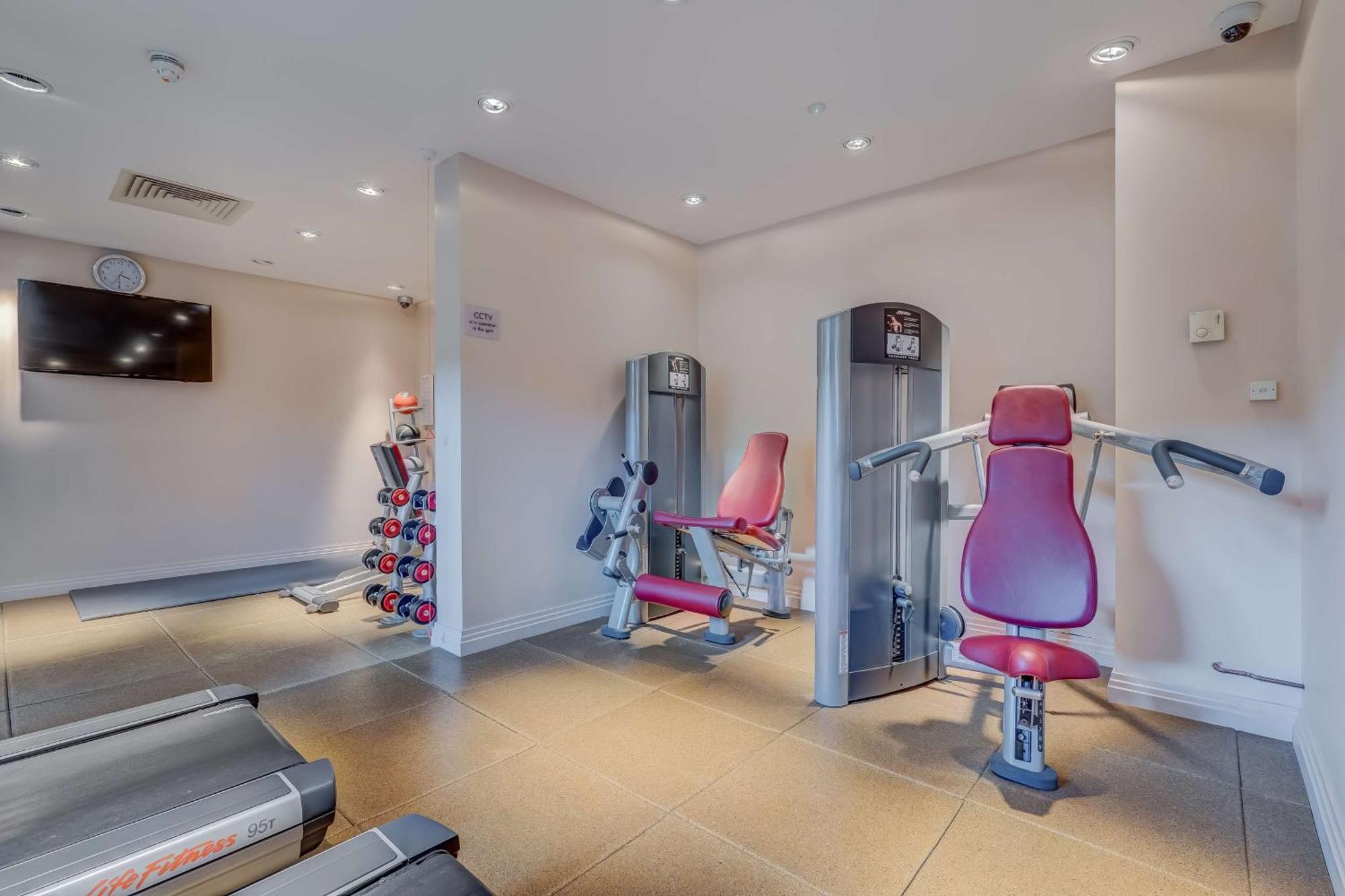 Doubletree By Hilton London Ealing Hotel Ngoại thất bức ảnh