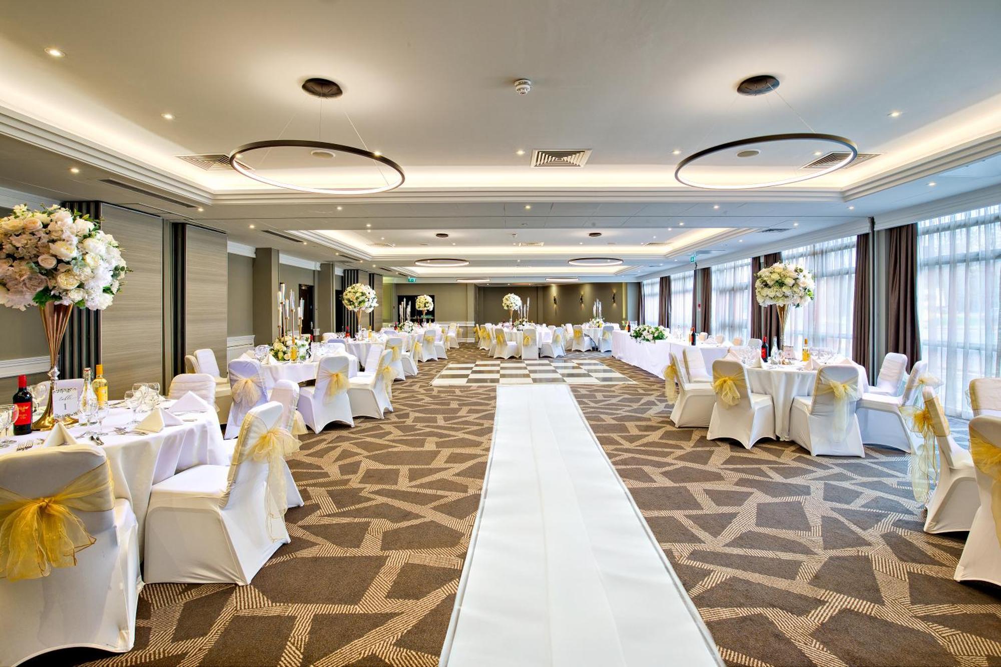 Doubletree By Hilton London Ealing Hotel Ngoại thất bức ảnh