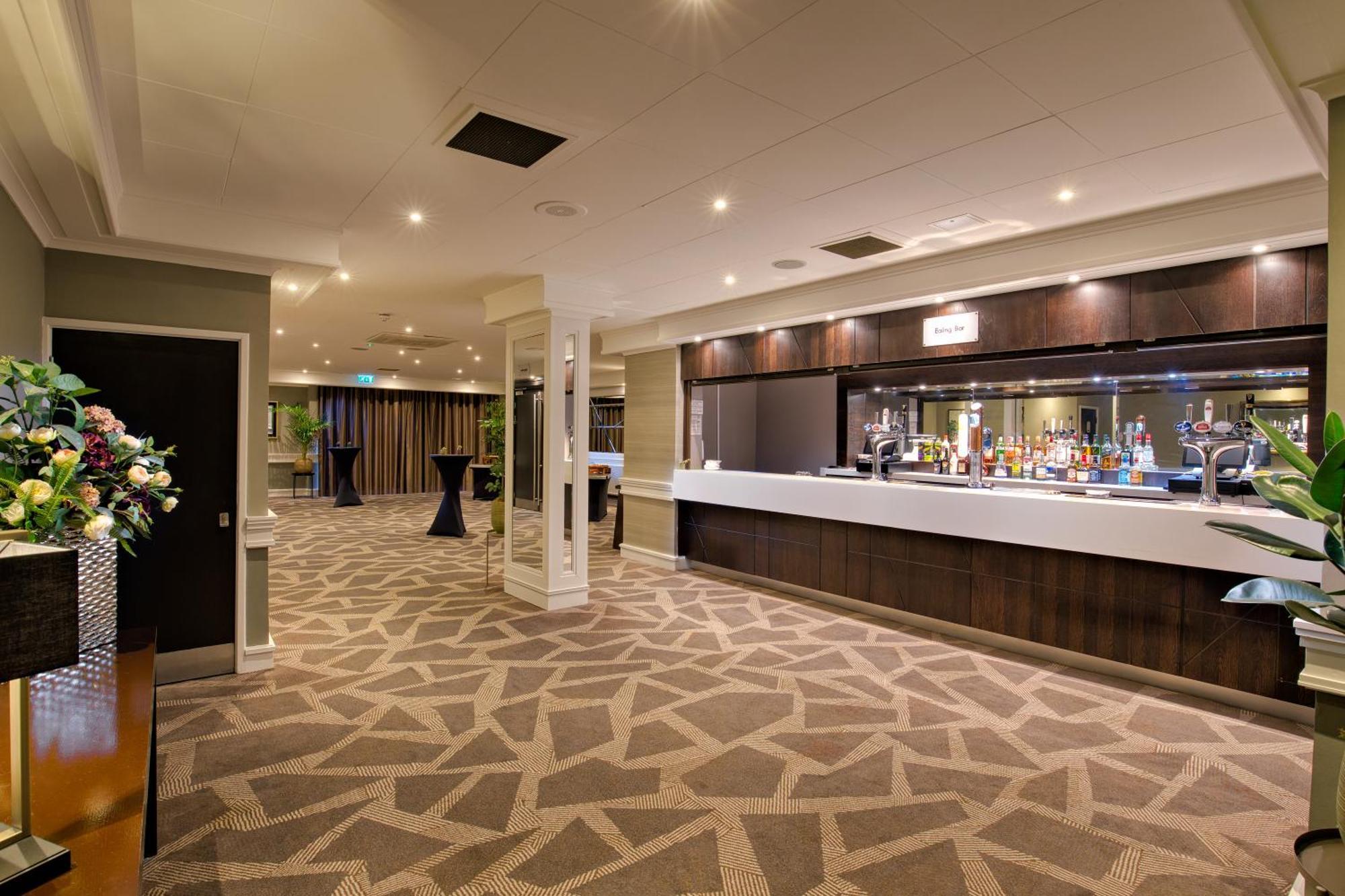 Doubletree By Hilton London Ealing Hotel Ngoại thất bức ảnh