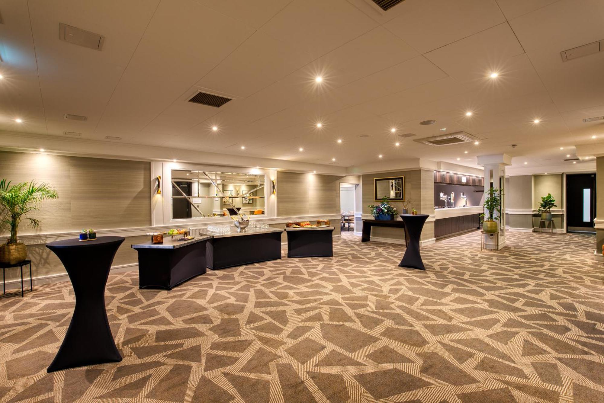 Doubletree By Hilton London Ealing Hotel Ngoại thất bức ảnh
