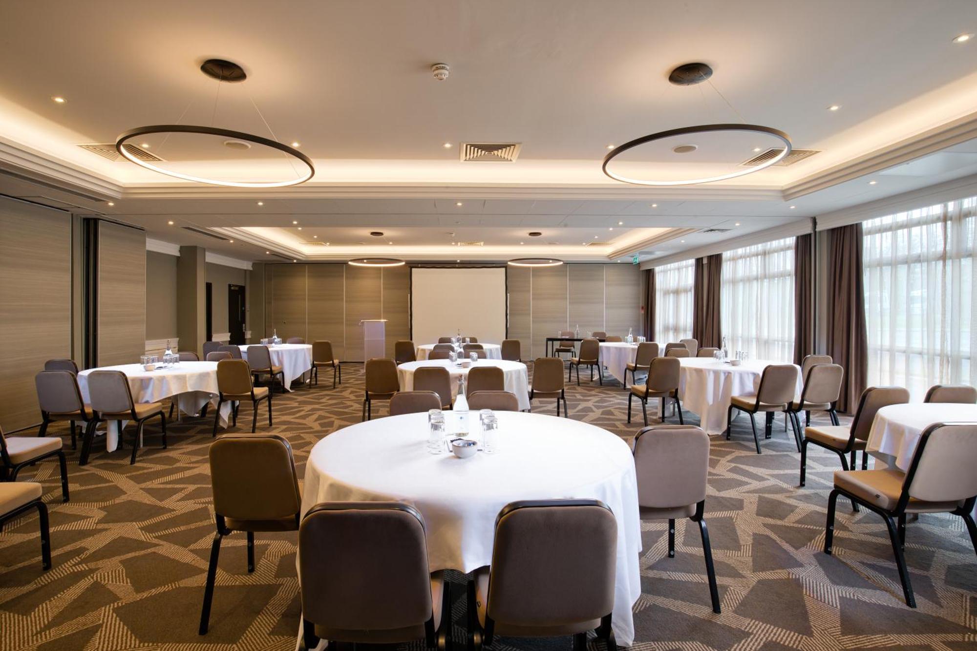 Doubletree By Hilton London Ealing Hotel Ngoại thất bức ảnh