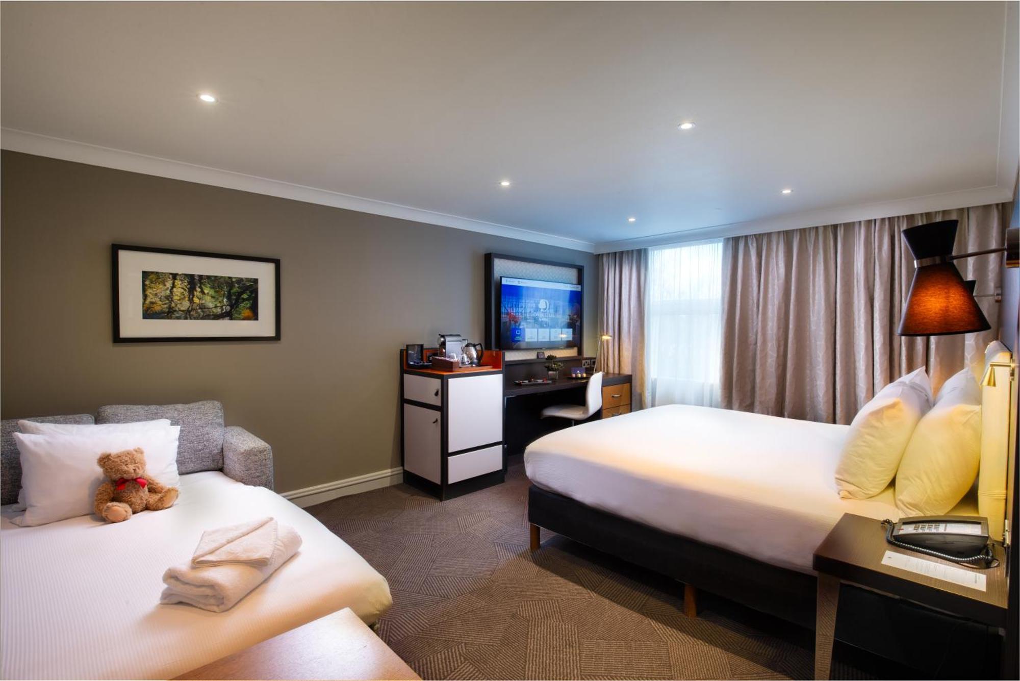 Doubletree By Hilton London Ealing Hotel Ngoại thất bức ảnh