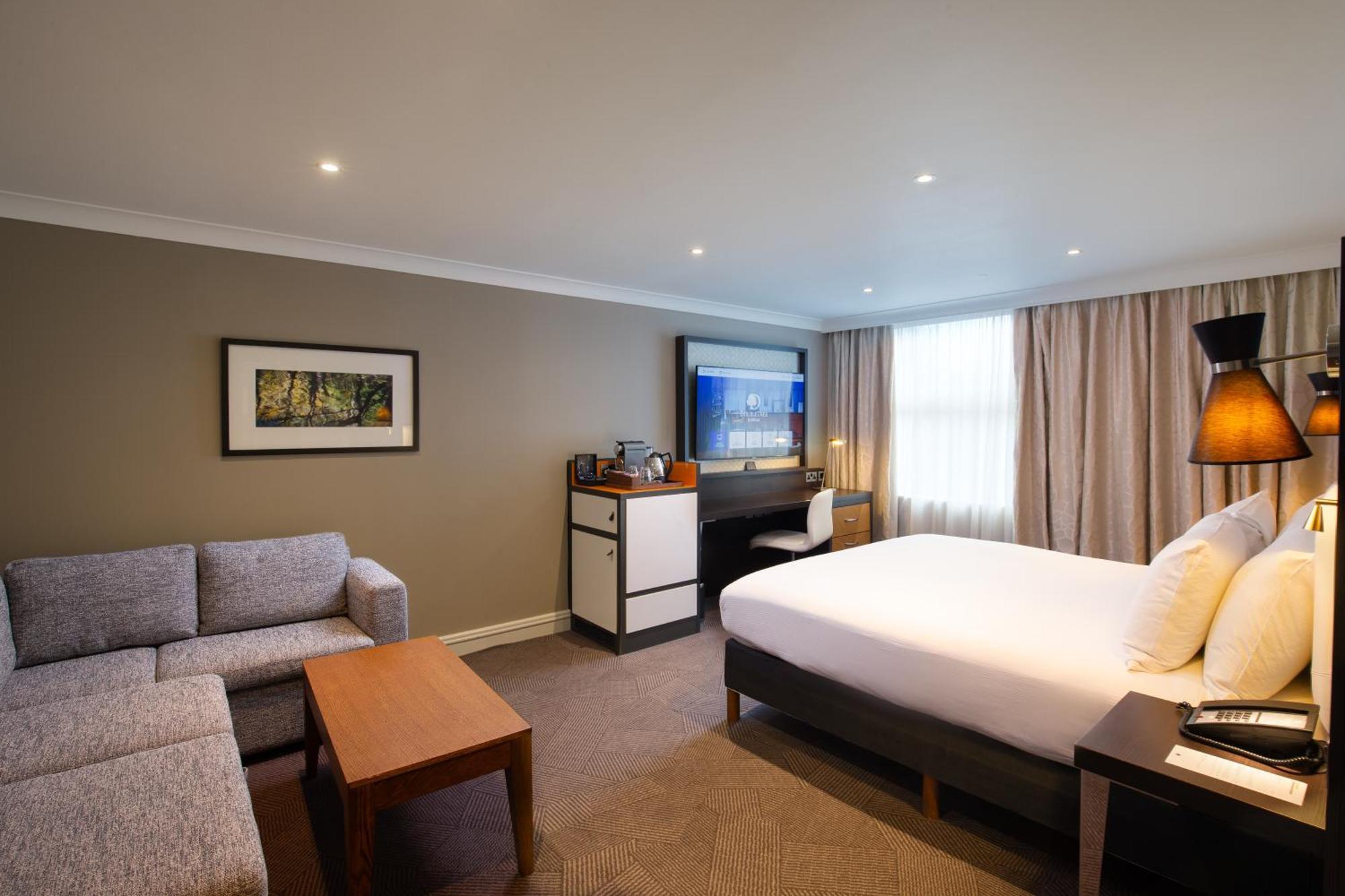Doubletree By Hilton London Ealing Hotel Ngoại thất bức ảnh