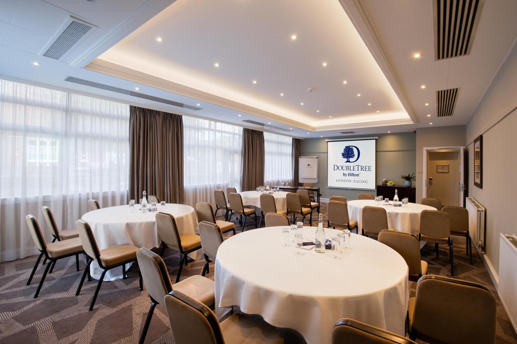 Doubletree By Hilton London Ealing Hotel Ngoại thất bức ảnh