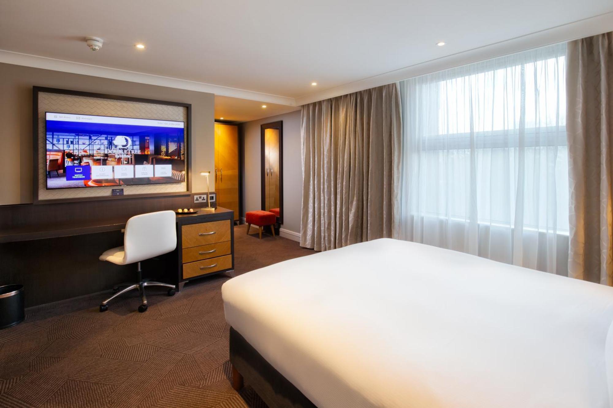 Doubletree By Hilton London Ealing Hotel Ngoại thất bức ảnh