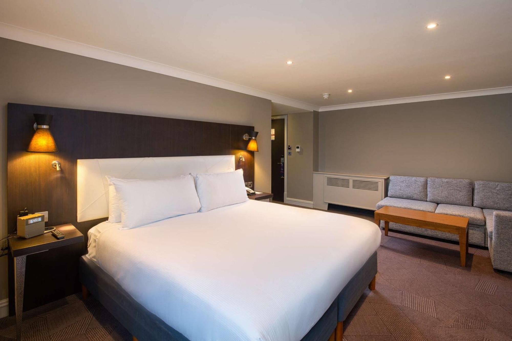 Doubletree By Hilton London Ealing Hotel Ngoại thất bức ảnh